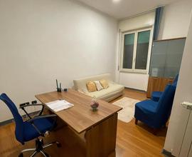 Stanza uso studio in poliambulatorio