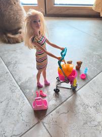 Barbie con passeggino e cuccioli