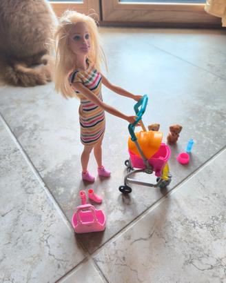 Barbie con passeggino e cuccioli