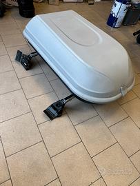 Porta pacchi con baule