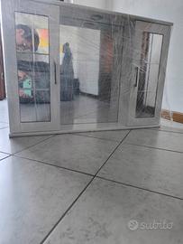 Mobiletto bagno con specchio