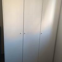 Armadio tre ante e mensole