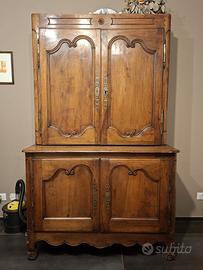 Mobile antico in Noce