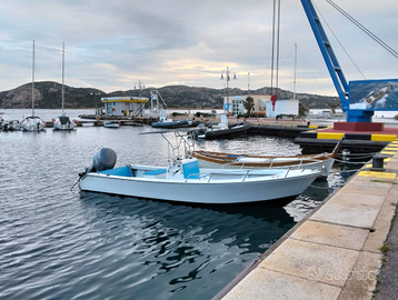 Motoscafo per la Pesca