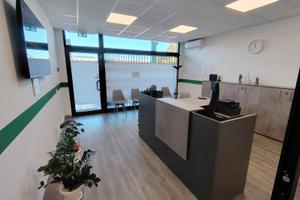 Locale Commerciale con soppalco e parcheggio
