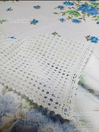 Tovaglia nuova con finiture uncinetto