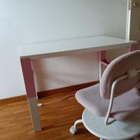 scrivania sedia e mensole ikea