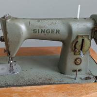 Macchina da cucire Singer con mobile