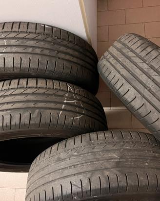 Pneumatici estivi Nokian 215 55 R18 99V