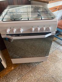 Cucina a gas e forno indesit