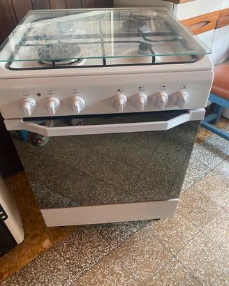 Cucina a gas e forno indesit