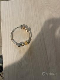 Braccialetto con charm pandora
