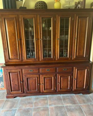 Credenza con tavolo e sedie