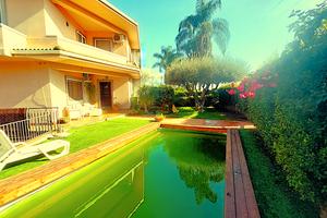 Bel Villino con Piscina e Tanto Giardino