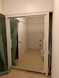 Armadio a due ante scorrevoli con specchio