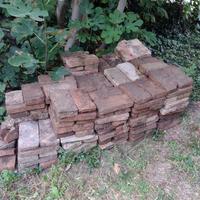 Mattoni antichi di argilla fatti a mano