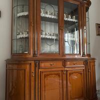 Credenza classica italiana con vetrina