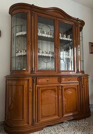 Credenza classica italiana con vetrina
