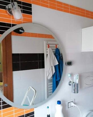Mobile - lavabo + rubinetto e specchio 