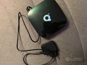 TV box Android Q+ con alimentatore