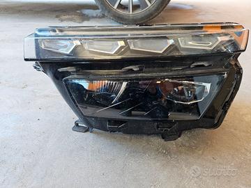 Faro fullled anteriore dx skoda karoq