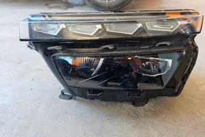 Faro fullled anteriore dx skoda karoq