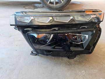 Faro fullled anteriore dx skoda karoq