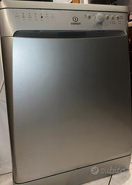 Lavastoviglie Indesit