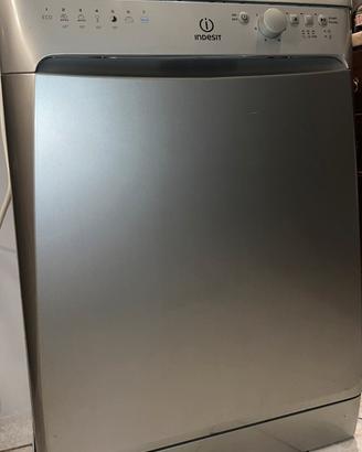 Lavastoviglie Indesit