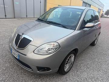 LANCIA Ypsilon 1.2 Argento senza nessun lavoro d