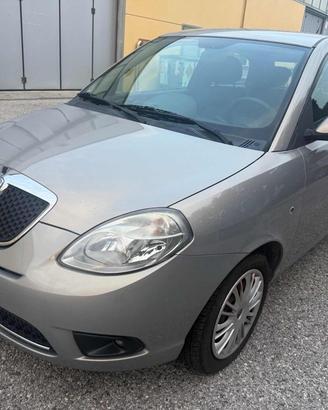 LANCIA Ypsilon 1.2 Argento senza nessun lavoro d