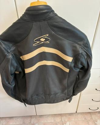 Giubbotto in pelle motociclista