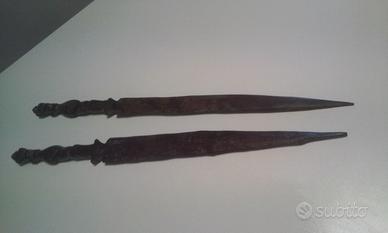 coppia aste in legno intagliato africane vintage