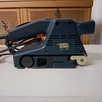 Levigatrice a nastro Black & Decker KA83 500W con 