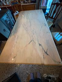 Tavolo di marmo