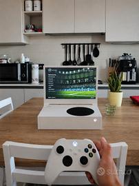 console xbox series S con monitor integrato