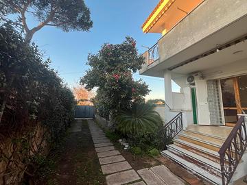 Casa al mare con giardino