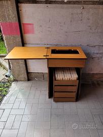 tavolo in legno per macchina da cucire vintage