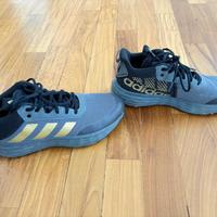 Scarpe adidas nere e grige