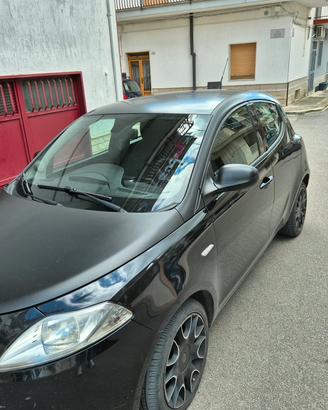 lancia ypsilon 2014 