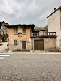 Porzione di casa completamente da ristrutturare
