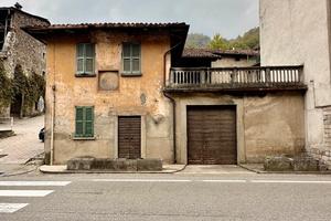 Porzione di casa completamente da ristrutturare