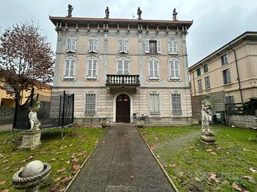 Appartamento di 138 m² con 5 locali e box auto a P