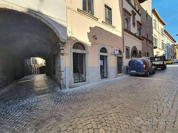 Immobile di 100 m² con 1 locale a Viterbo