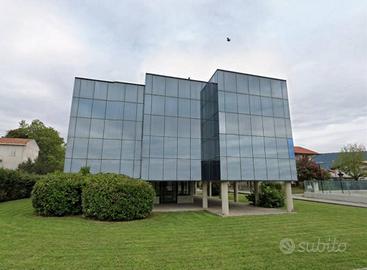 Palazzo / Stabile di 1172 m² a Ivrea