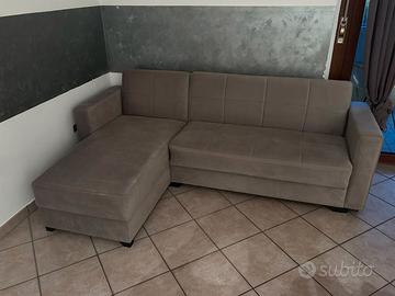  Divano letto "Sani"  con piccolo danno. 