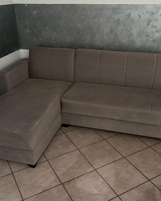  Divano letto "Sani"  con piccolo danno. 