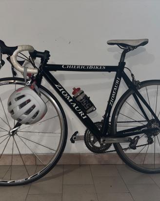 Bici da corsa + casco + borraccia
