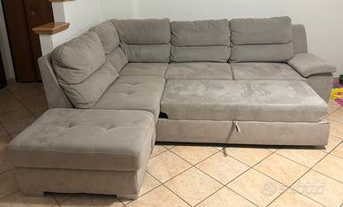 Divano letto angolare con pouf in tessuto