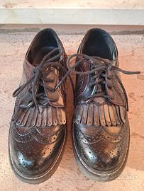 Scarpe stringate in stile Brogue